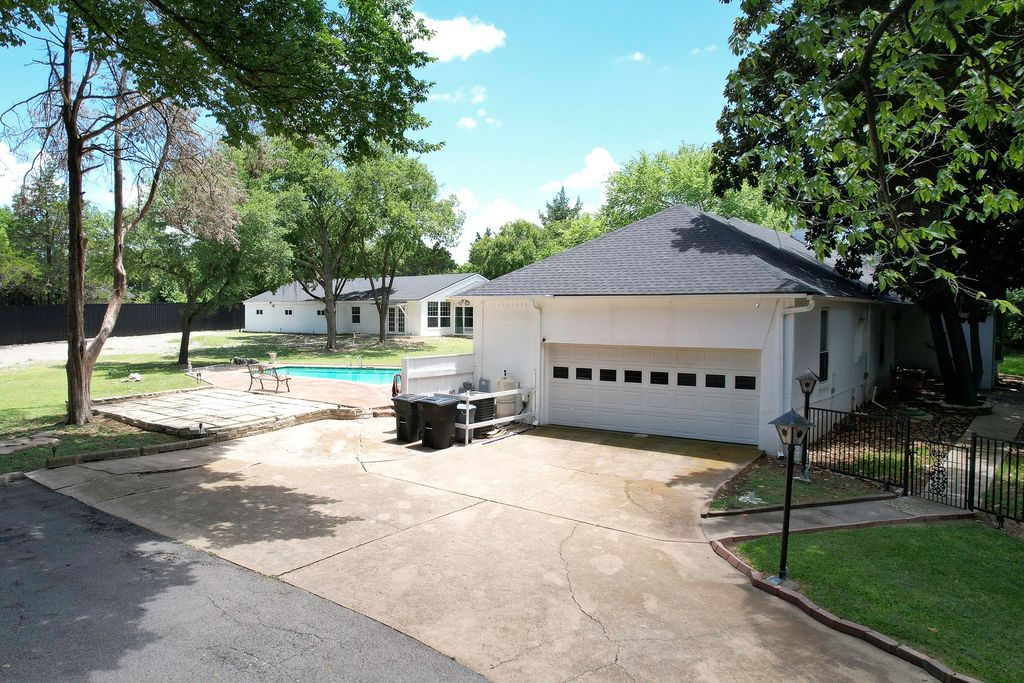 1206 S Clark Road, Duncanville, TX 75137