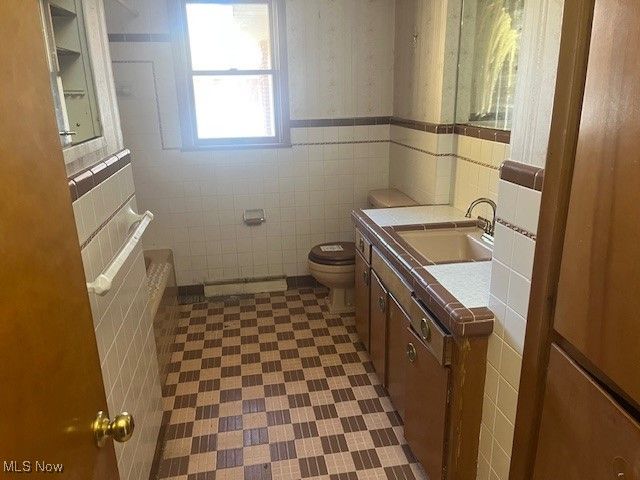 2819 Randall Drive, Oregon, OH 43616