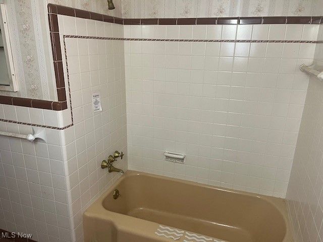 2819 Randall Drive, Oregon, OH 43616