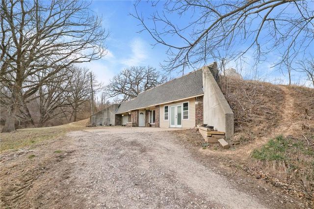 4242 N 74th Street, Kansas City, KS 66109