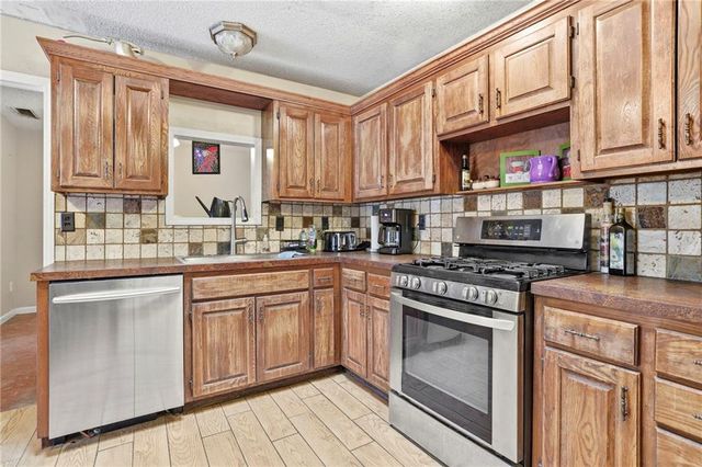 4242 N 74th Street, Kansas City, KS 66109