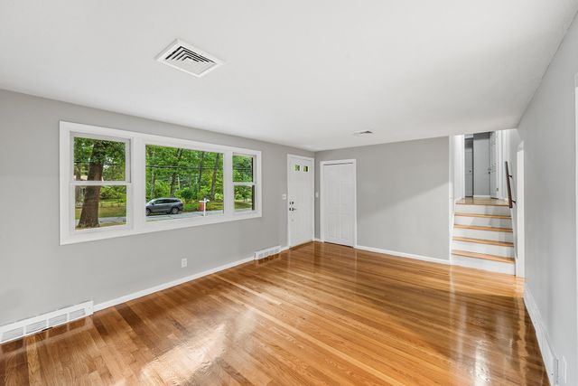 23 Poplar St, Sudbury, MA 01776