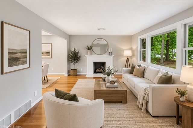 23 Poplar St, Sudbury, MA 01776