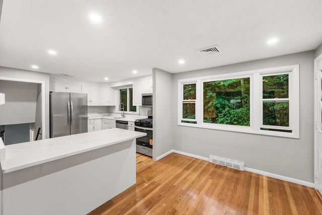 23 Poplar St, Sudbury, MA 01776