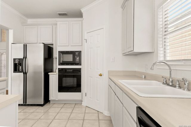 116 SETH RAYNOR DR, New Braunfels, TX 78130