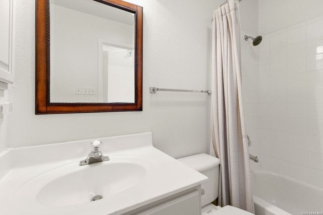 116 SETH RAYNOR DR, New Braunfels, TX 78130