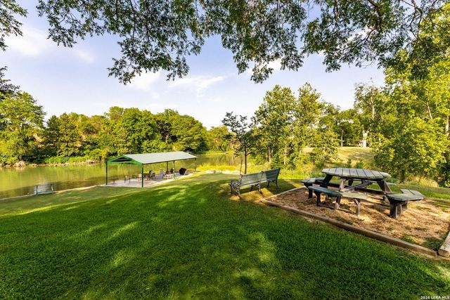 116 SETH RAYNOR DR, New Braunfels, TX 78130