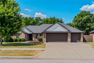 5044 E Talon Trail, Fayetteville, AR 72701