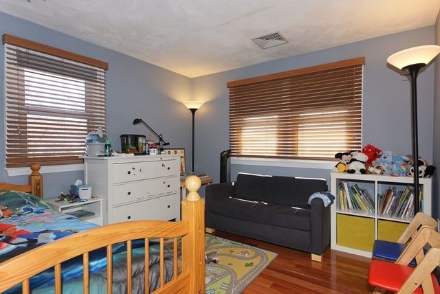 39 Locust St, Burlington, MA 01803