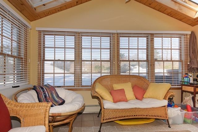 39 Locust St, Burlington, MA 01803