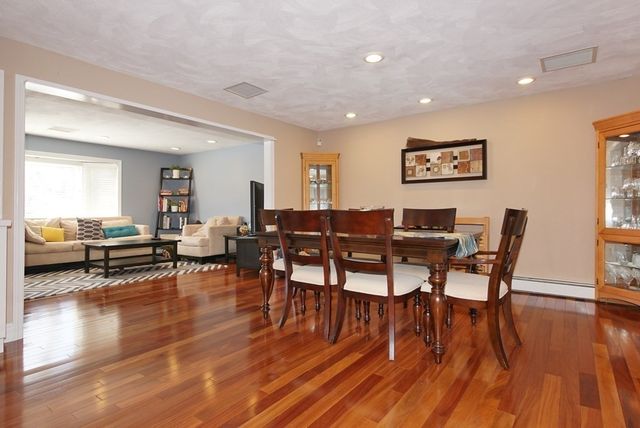 39 Locust St, Burlington, MA 01803
