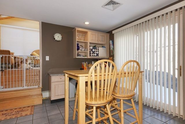 39 Locust St, Burlington, MA 01803