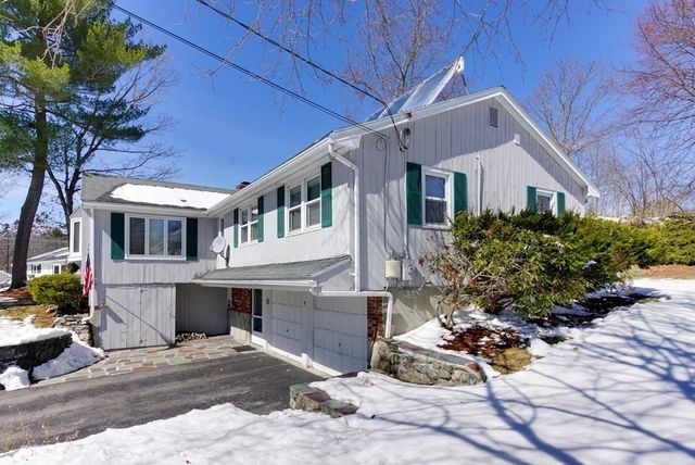 39 Locust St, Burlington, MA 01803