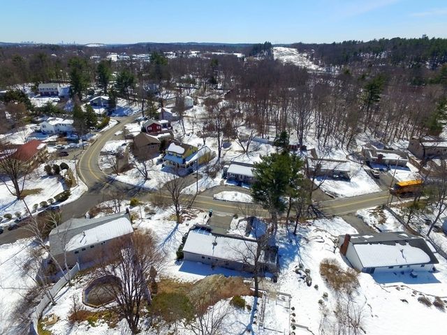 39 Locust St, Burlington, MA 01803