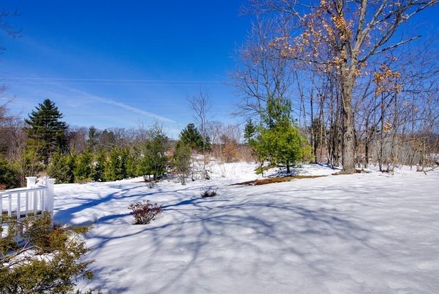 39 Locust St, Burlington, MA 01803