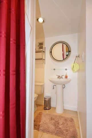 39 Locust St, Burlington, MA 01803
