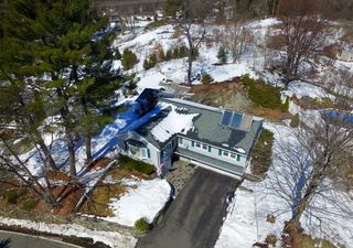 39 Locust St, Burlington, MA 01803