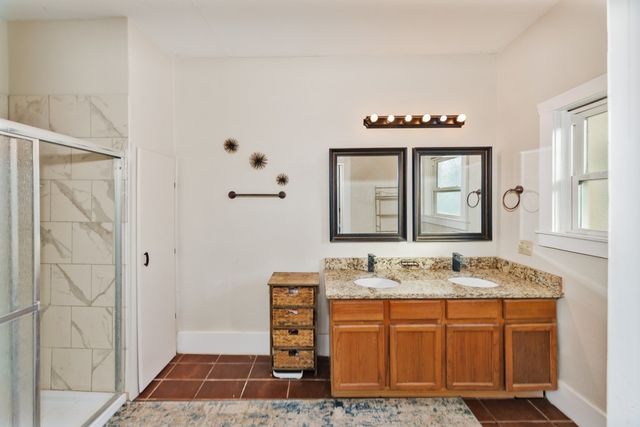 517 W Lamar Street, Alvord, TX 76225