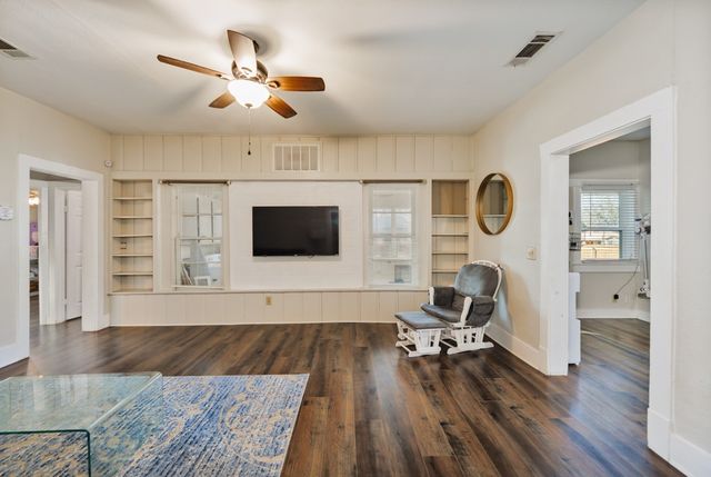 517 W Lamar Street, Alvord, TX 76225