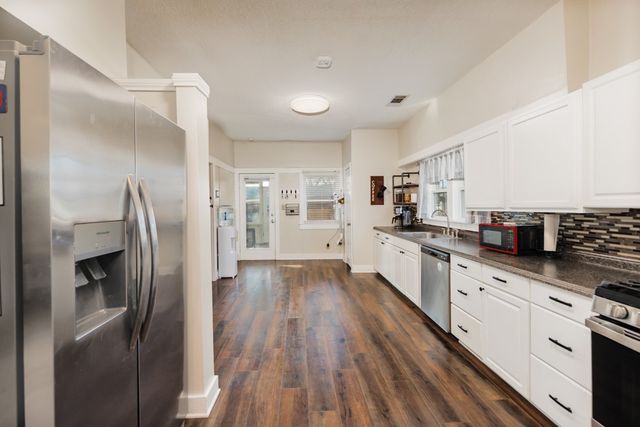 517 W Lamar Street, Alvord, TX 76225