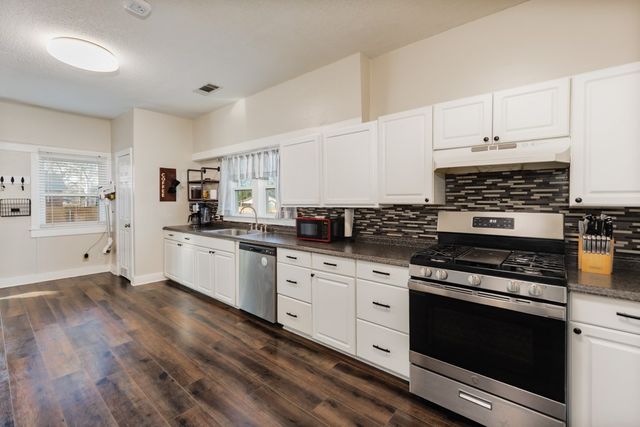 517 W Lamar Street, Alvord, TX 76225