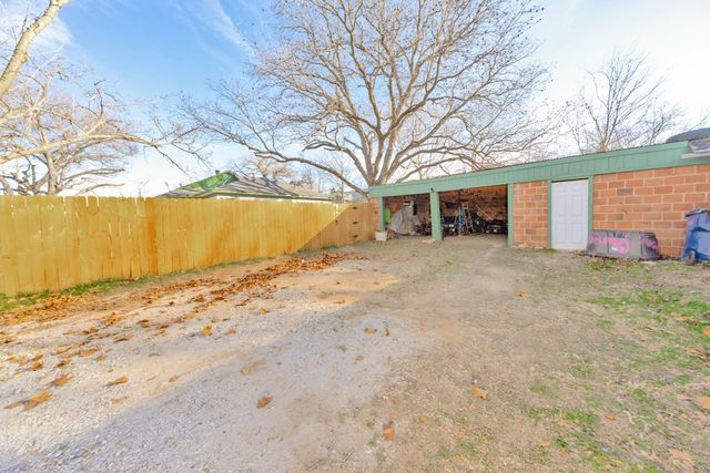 517 W Lamar Street, Alvord, TX 76225