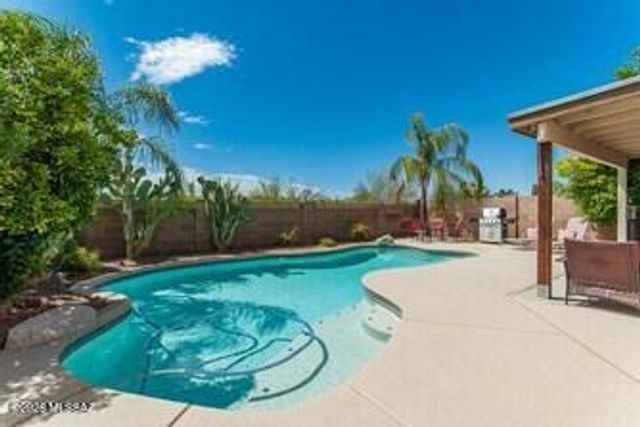 7808 N Sun Flair Drive, Tucson, AZ 85741