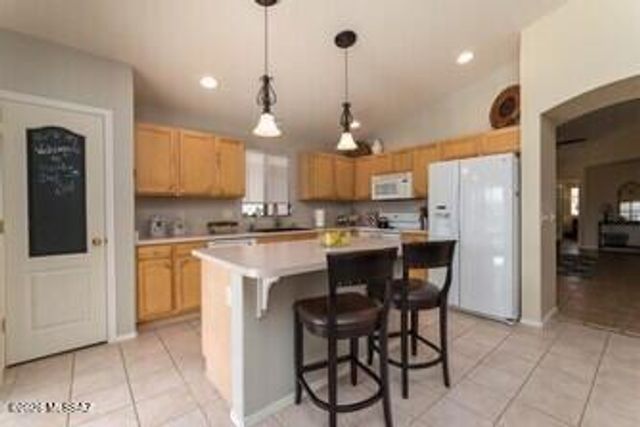 7808 N Sun Flair Drive, Tucson, AZ 85741