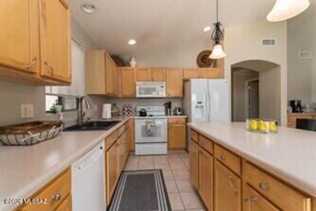 7808 N Sun Flair Drive, Tucson, AZ 85741