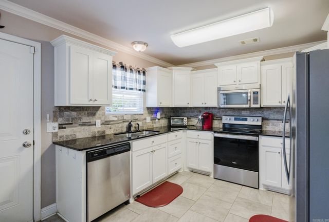 605 Surrey Lane, Benton, AR 72015