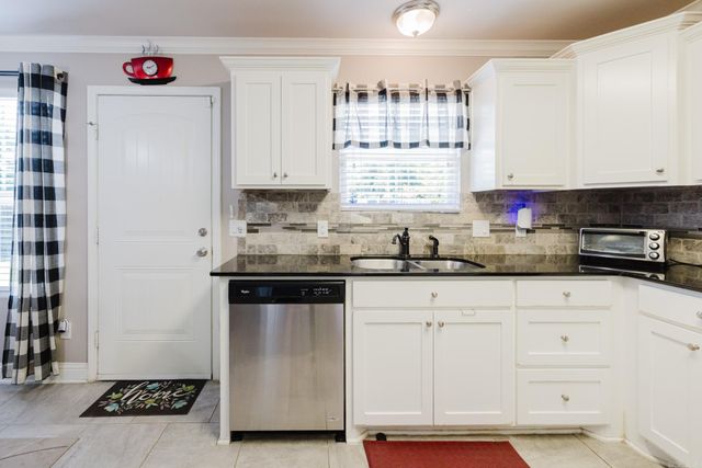 605 Surrey Lane, Benton, AR 72015