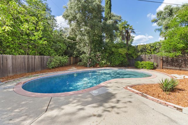 6201 Eastmont Ct, Carmichael, CA 95608