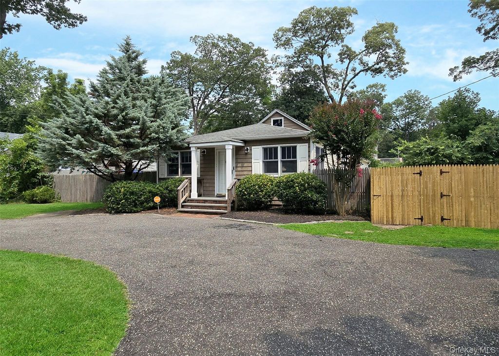 65 Magnolia Drive, Selden, NY 11784