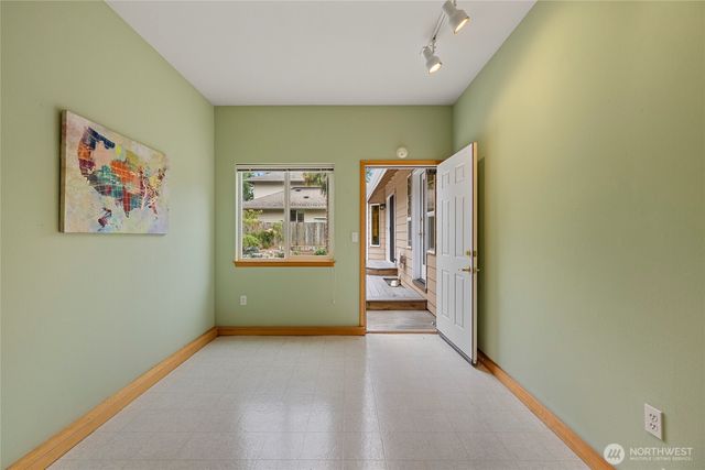 2020 Meadows Lane, Anacortes, WA 98221
