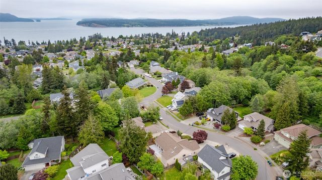 2020 Meadows Lane, Anacortes, WA 98221
