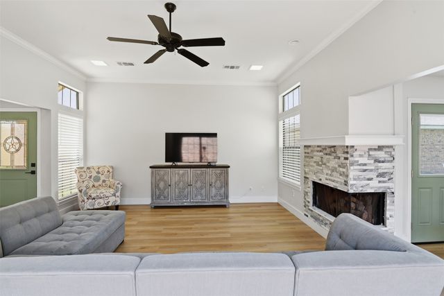 747 Monique, Cedar Hill, TX 75104