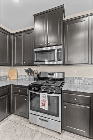 1727 Bristol Avenue, Tulare, CA 93274