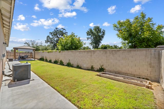 1727 Bristol Avenue, Tulare, CA 93274