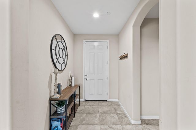 1727 Bristol Avenue, Tulare, CA 93274