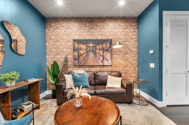 210 30th Ave N Apt 312, Nashville, TN 37203