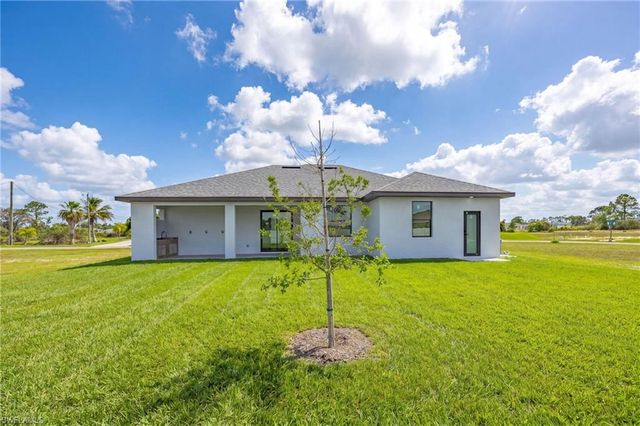 3227 NE 13th PL, Cape Coral, FL 33909