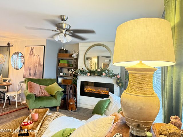 3460 Heatherfield Dr, Louisville, KY 40216