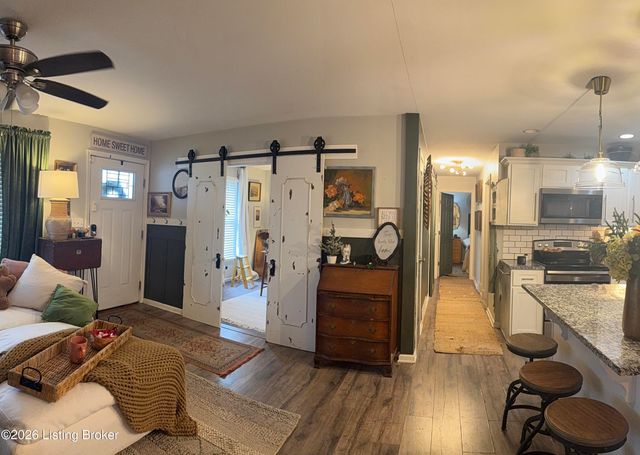 3460 Heatherfield Dr, Louisville, KY 40216