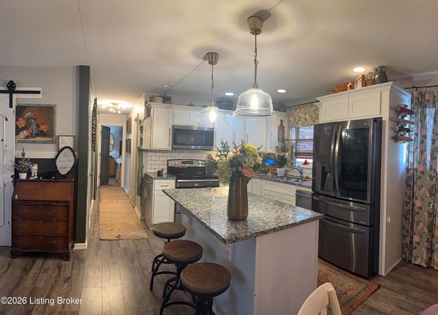 3460 Heatherfield Dr, Louisville, KY 40216