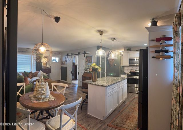 3460 Heatherfield Dr, Louisville, KY 40216