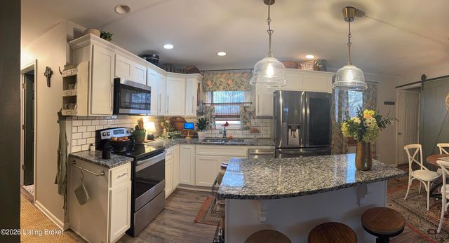 3460 Heatherfield Dr, Louisville, KY 40216