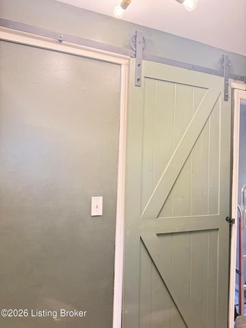 3460 Heatherfield Dr, Louisville, KY 40216