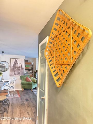 3460 Heatherfield Dr, Louisville, KY 40216