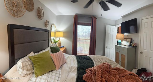 3460 Heatherfield Dr, Louisville, KY 40216