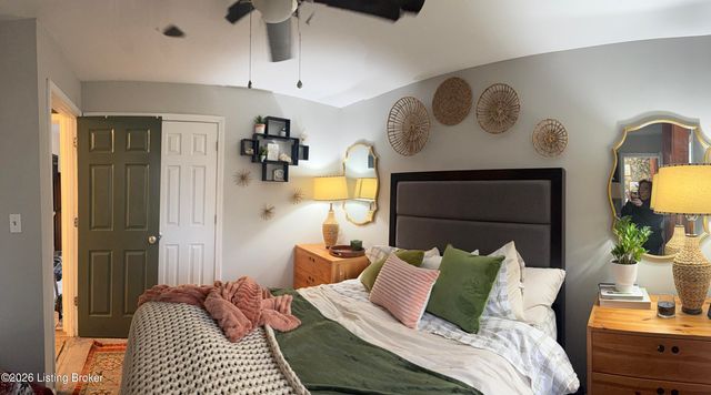 3460 Heatherfield Dr, Louisville, KY 40216